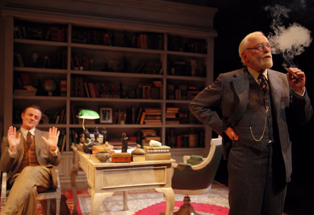 la_ultima_sesion_de_freud_teatro_espanol_hoyenlacity_madrid_dentro2 1024x703