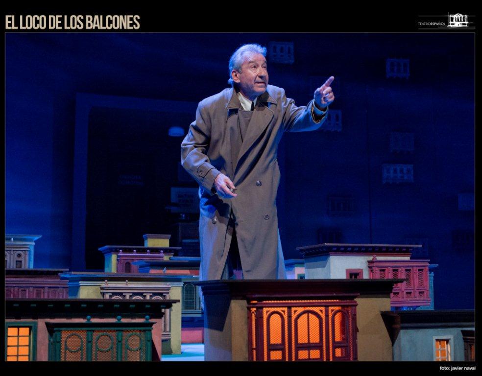 loco_balcones_escena_14